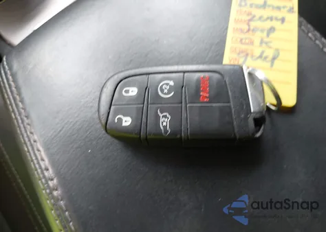 2014 Jeep Grand Cherokee Overland z USA, uszkodzony, nr VIN 1C4RJFCG6EC154797